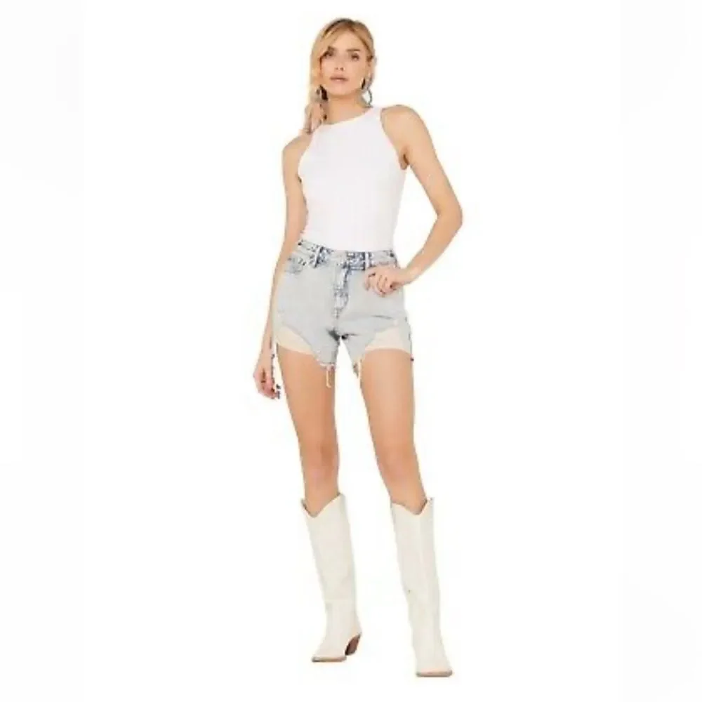 NWT Cleo + Wolf Women's Light Wash Mid Rise Denim Distressed Shorts Sz- 28 - Picture 1 of 16
